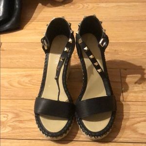 Marc fisher black studded wedge